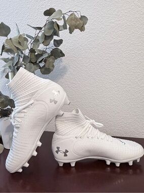 Under Armour Highlight MC 2.0 White Silver Football Cleats Size 8.5 NWOB